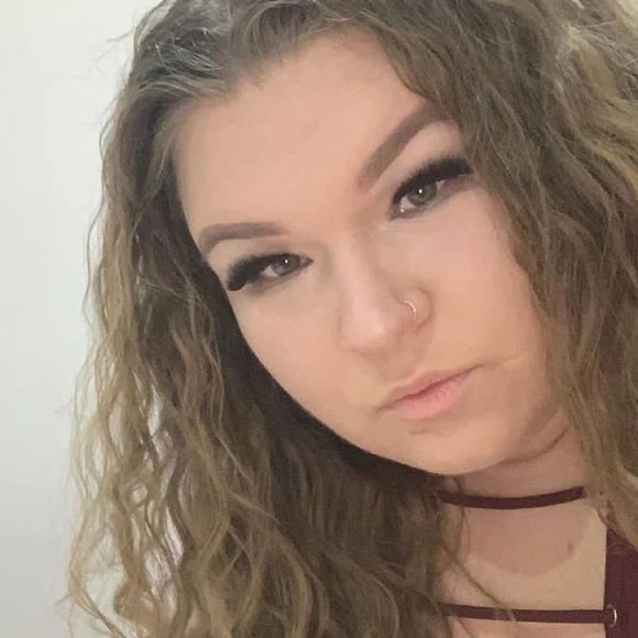 Profile Picture of Monica Rumianowski (@cutiemonica) on Poshmark