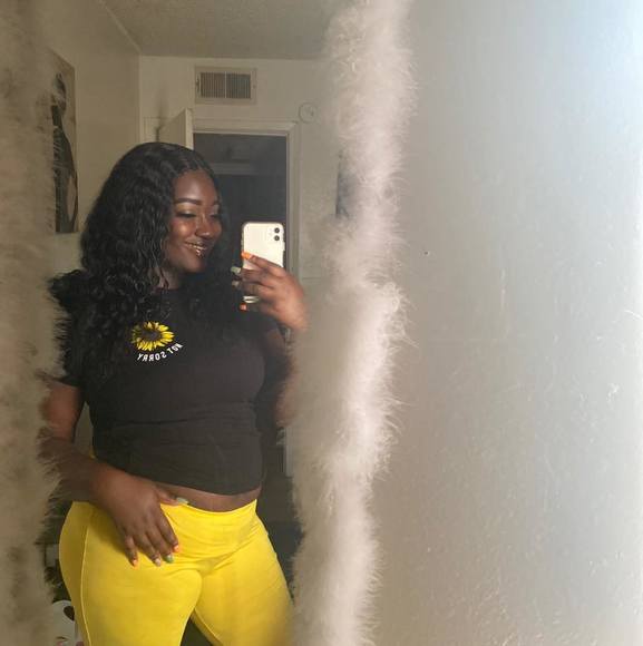 Profile Picture of Codyniecesya Erving (@codyniecesyae) on Poshmark