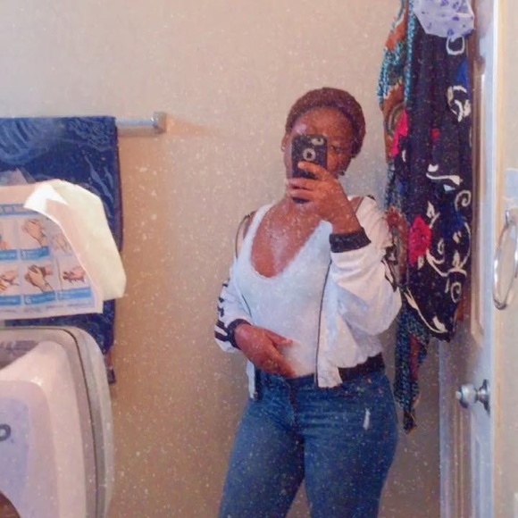 Profile Picture of Benetta Weeto (@weetobenetta) on Poshmark