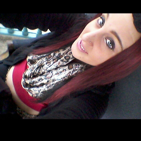 Profile Picture of Jenna Naley (@jennanaleyy) on Poshmark