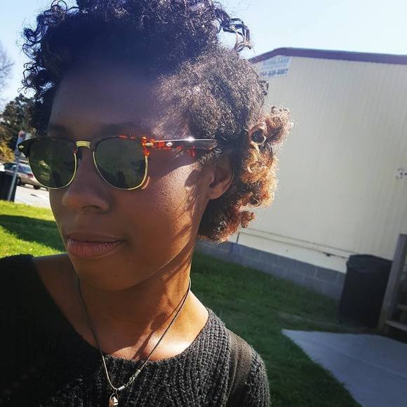 Profile Picture of Joanne Sims (@joannesims) on Poshmark