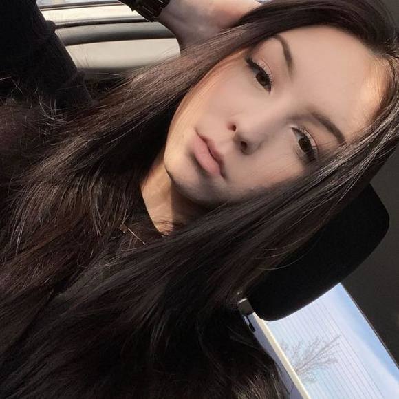 Profile Picture of Courtney Bloye (@courtneybloye7) on Poshmark