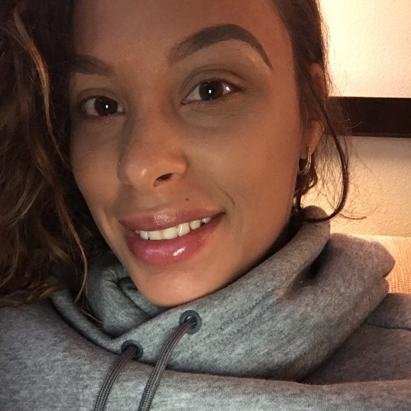 Profile Picture of Marilyn Velasquez (@mamav91) on Poshmark