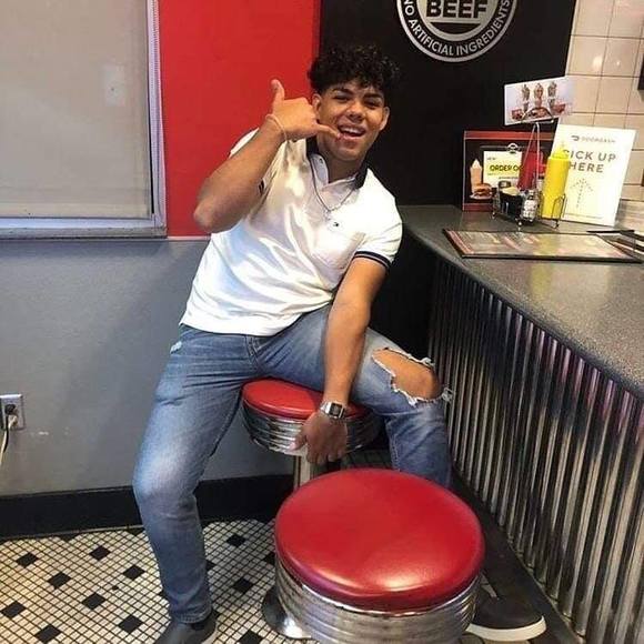 Profile Picture of Adrian Rivera (@adrianrivera148) on Poshmark