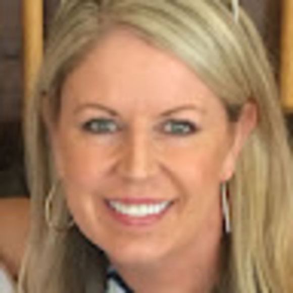 Profile Picture of Lisa Leddy (@lisa_leddy) on Poshmark