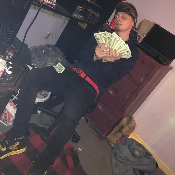 Profile Picture of Stephen Tant (@stephentant) on Poshmark