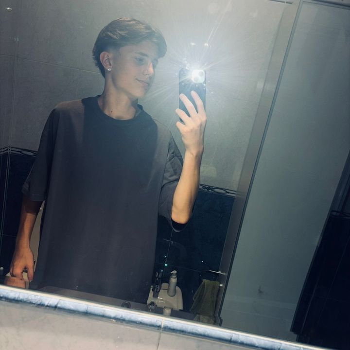 Profile Picture of 𝓡𝓞𝓑𝓔𝓡𝓣 (@rv__23_) on Tiktok
