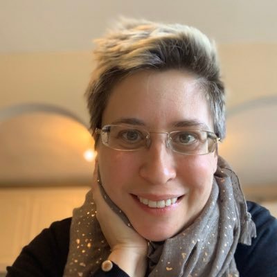 Profile Picture of Paula Powell (@paulaholli) on Twitter