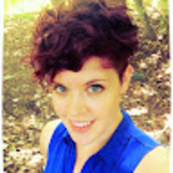 Profile Picture of Sarah Lareau (@pricklymitten) on Poshmark