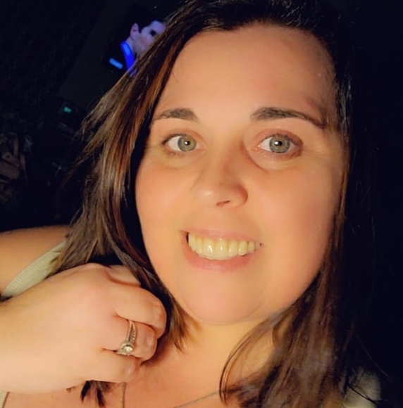 Profile Picture of Tammy Mello-merideth (@tamietam2002) on Poshmark