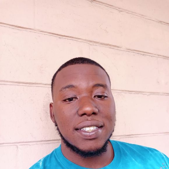 Profile Picture of Antonio Andrews (@bigboi11) on Poshmark