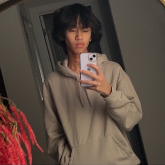 Profile Picture of Jesse Huynh (@jessehwin_) on Poshmark