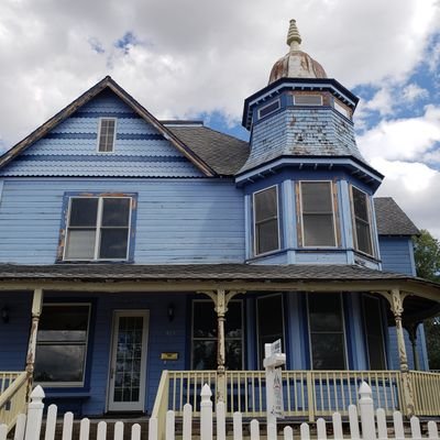 Profile Picture of Val (@ValerieFisher1) on Twitter