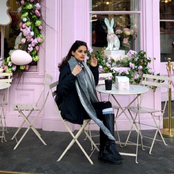 Profile Picture of Deanna Giraldi (@deanna_mariie) on Poshmark