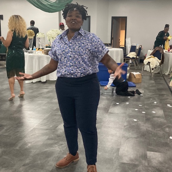 Profile Picture of Bea Davis (@beaazyy) on Poshmark