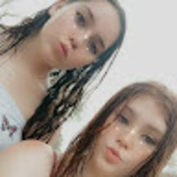 Profile Picture of Julia Shanks (@jlinneashanks) on Poshmark