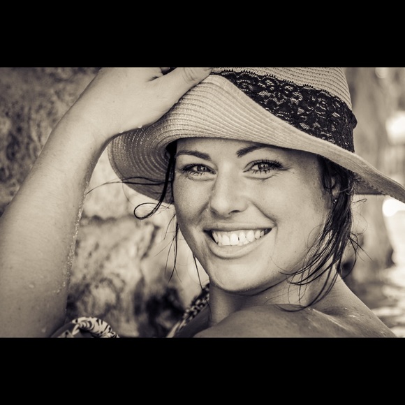 Profile Picture of Addison Sweany (@swean2a) on Poshmark