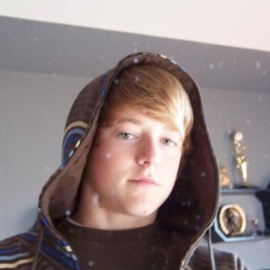 Profile Picture of Evan Hosman (@evanlovesanneli) on Myspace