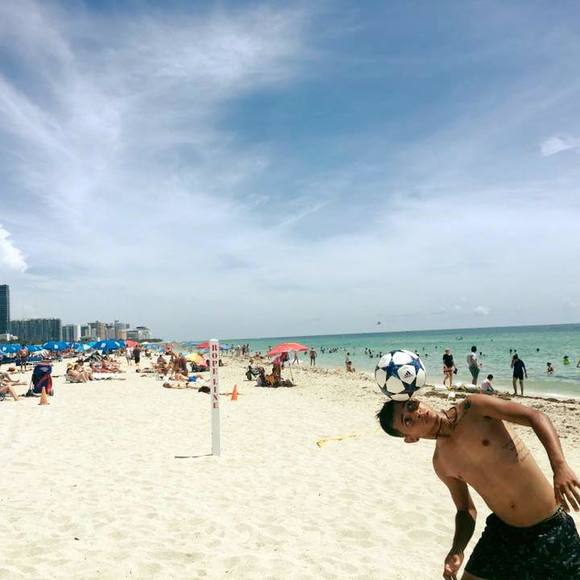 Profile Picture of Carlos Pinzon (@carlinfs11) on Poshmark