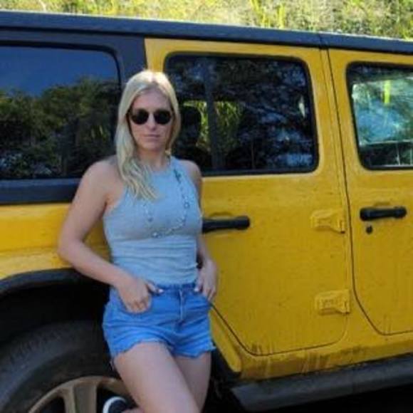 Profile Picture of Jamie Kanter (@jamiekanter) on Poshmark