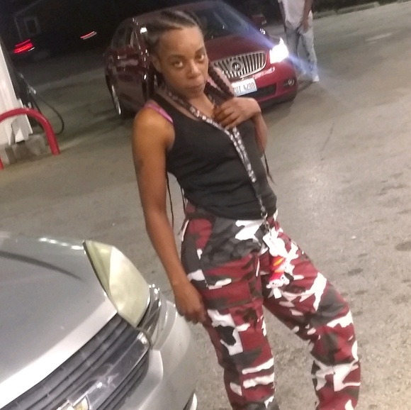 Profile Picture of Tyesha Robertson (@tyesharobertson) on Poshmark