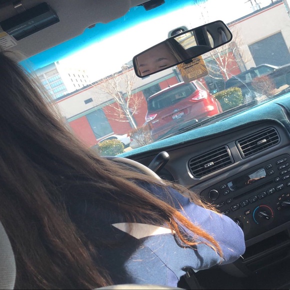 Profile Picture of Vivian Fixsen (@viviancaldwell) on Poshmark