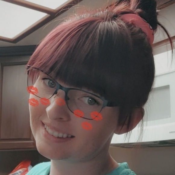 Profile Picture of Destani Michnick (@michnickdes3) on Poshmark