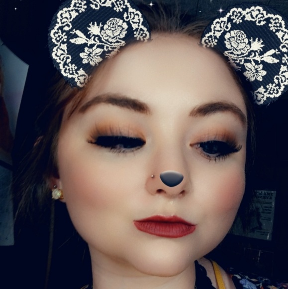 Profile Picture of Lyndsey Bryant (@lnpotter7) on Poshmark