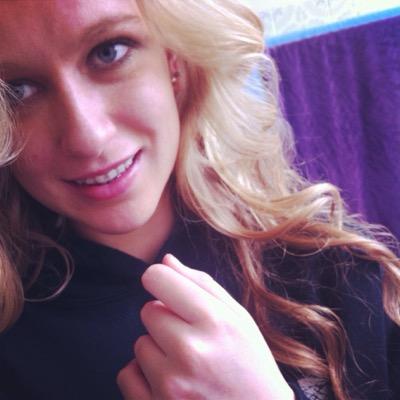 Profile Picture of Hayley Catherine (@BlondieBloc_9) on Twitter