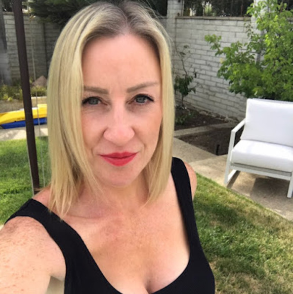 Profile Picture of Aisling Ryan (@aisling_ryan) on Poshmark