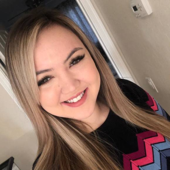 Profile Picture of Jamie Reynolds (@babyhippo43) on Poshmark
