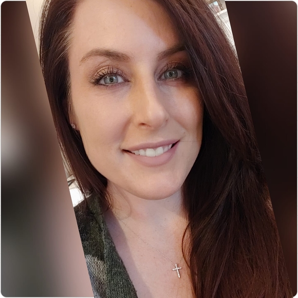Profile Picture of Cassie Lodwick (@cassielodwick) on Poshmark