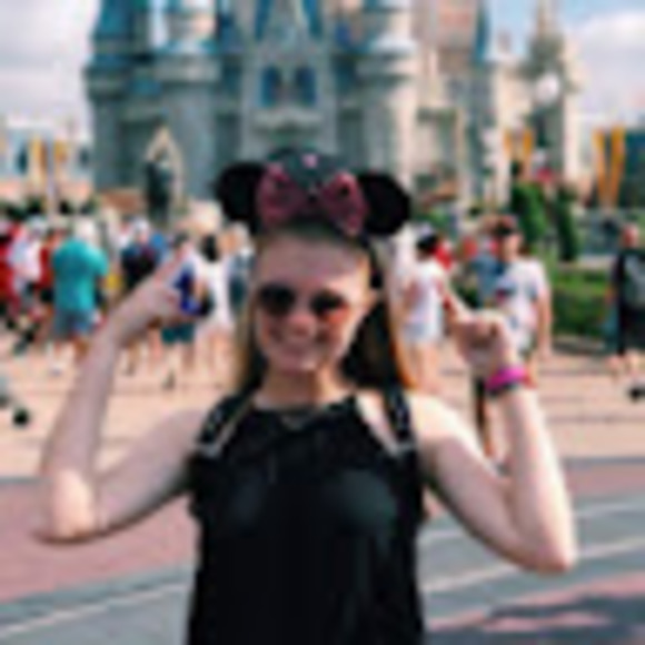 Profile Picture of Nicole Grames (@ngrames1) on Poshmark