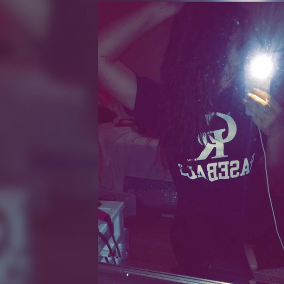 Profile Picture of Mariah Lima (@limamariahh_) on Poshmark