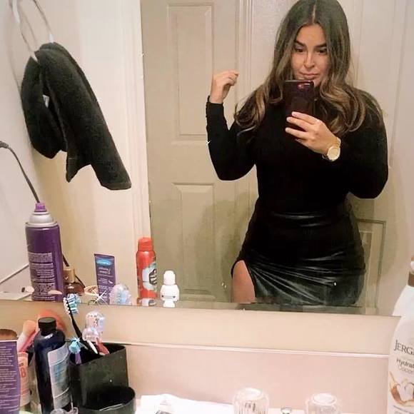 Profile Picture of Aisha Jimenez (@aishajimenez101) on Poshmark