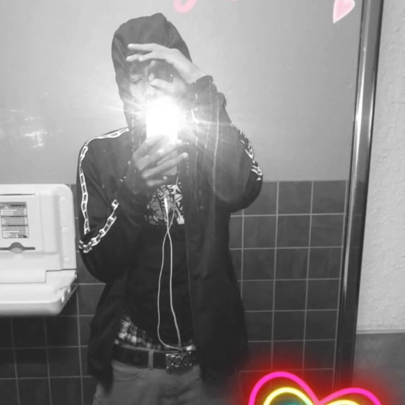 Profile Picture of Joe Melvin (@jojovlone) on Poshmark