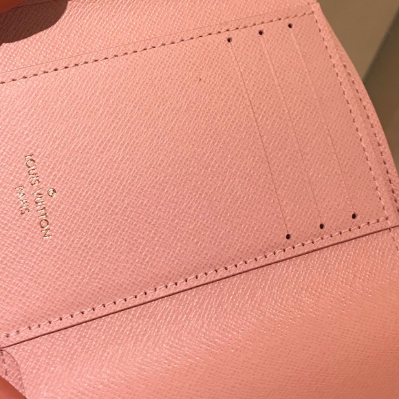 Profile Picture of Cindy Huynh (@qqcin) on Poshmark