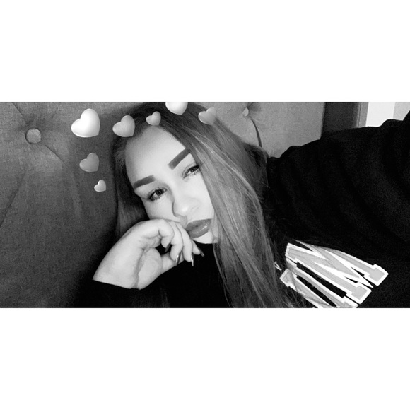 Mallory Hornak - Poshmark Profile Picture of Mallory Hornak (@malloryhornak) on Poshmark