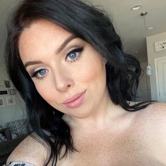 Taylor Humphreys - Poshmark Profile Picture of Taylor Humphreys (@xtayylorr) on Poshmark