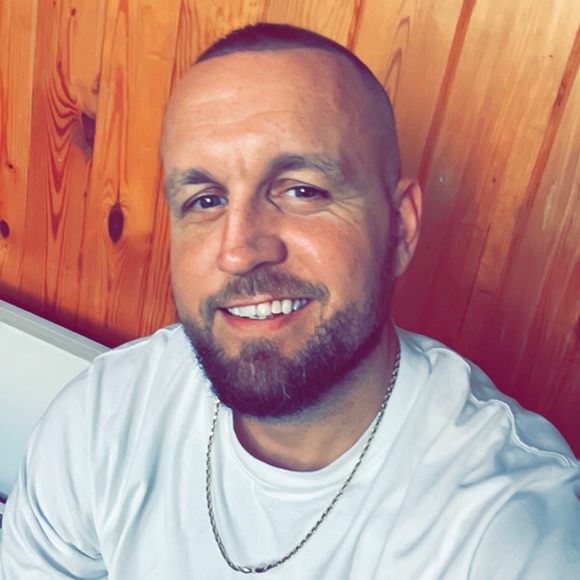 Profile Picture of Steven Cross (@ryancross122608) on Poshmark