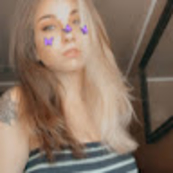 Profile Picture of Jessie Fjeldseth (@jfjeldseth) on Poshmark