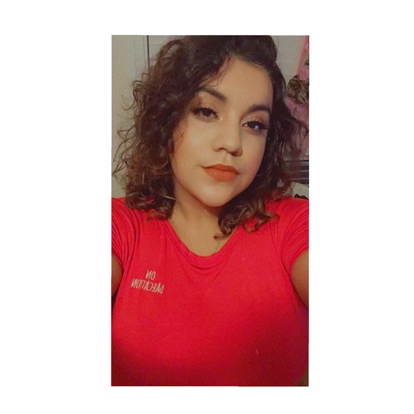 Profile Picture of Jackie Jonteł (@jbluuver) on Poshmark