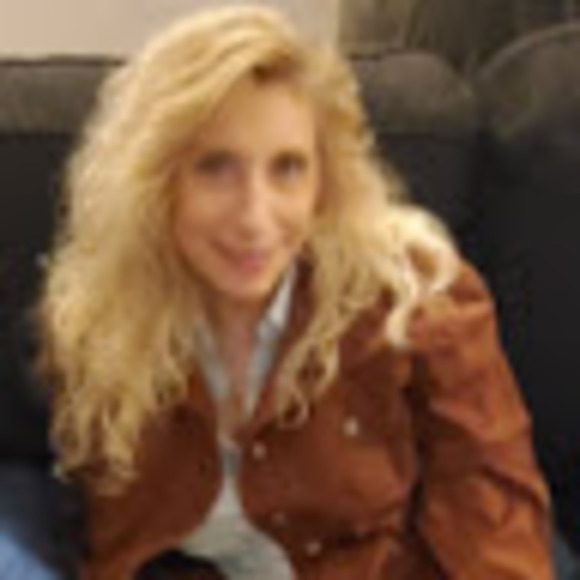 Profile Picture of Lorie Crader (@lacn66) on Poshmark