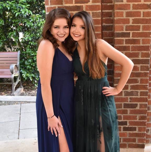 Lauren Divney - Poshmark Profile Picture of Lauren Divney (@lauren_divney) on Poshmark