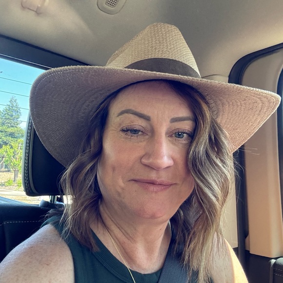 Profile Picture of Jeanette Anderson (@jeanette558) on Poshmark