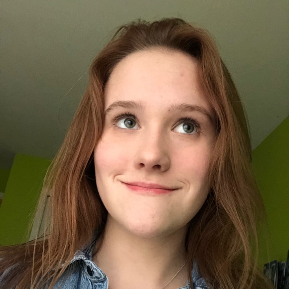 Profile Picture of Natalie Lobello (@natalie_lobello) on Poshmark