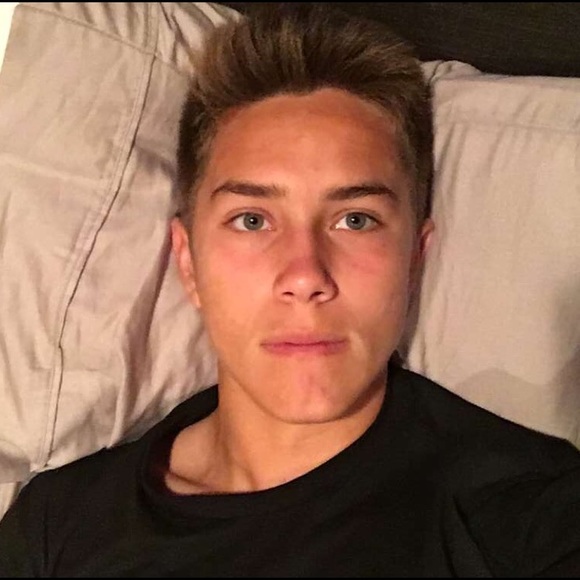 Profile Picture of Christian Ojeda (@christianjojeda) on Poshmark