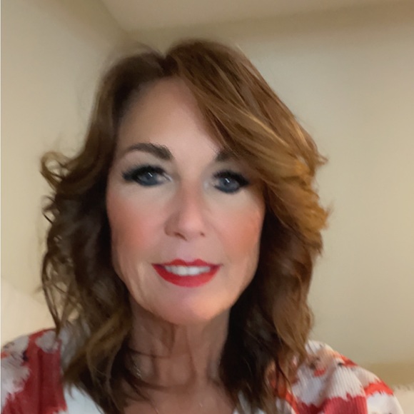 Profile Picture of Lea ann Palmer (@lapgemini) on Poshmark