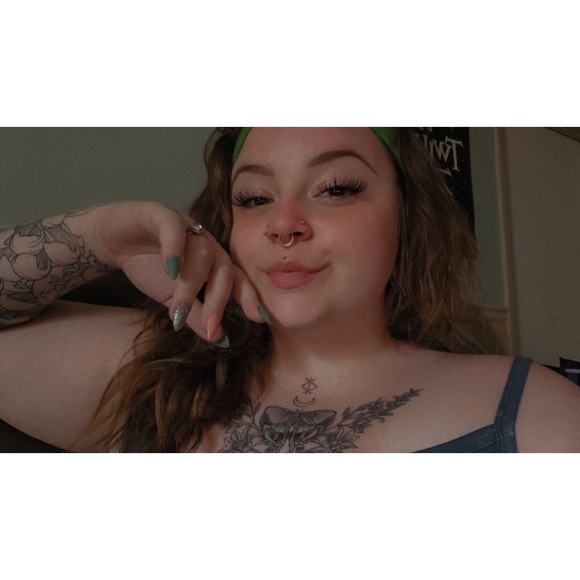 Profile Picture of Carolyn Lord (@carolynclark286) on Poshmark