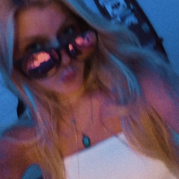 Profile Picture of Leah Stephens (@leahstephens628) on Poshmark